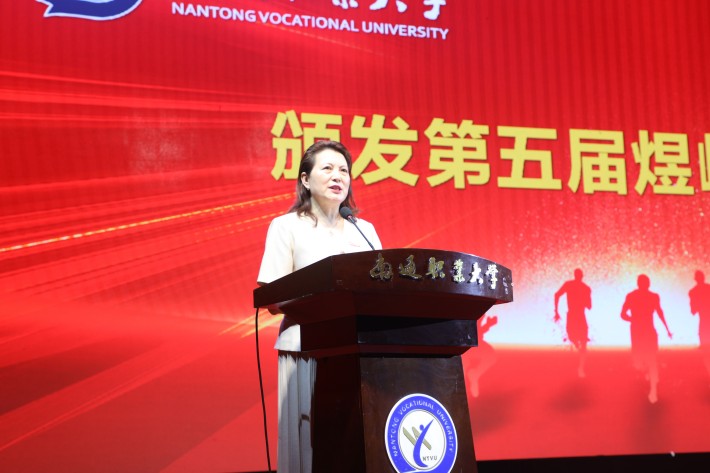 16.奖学金1 （戴世明副校长）_副本.jpg
