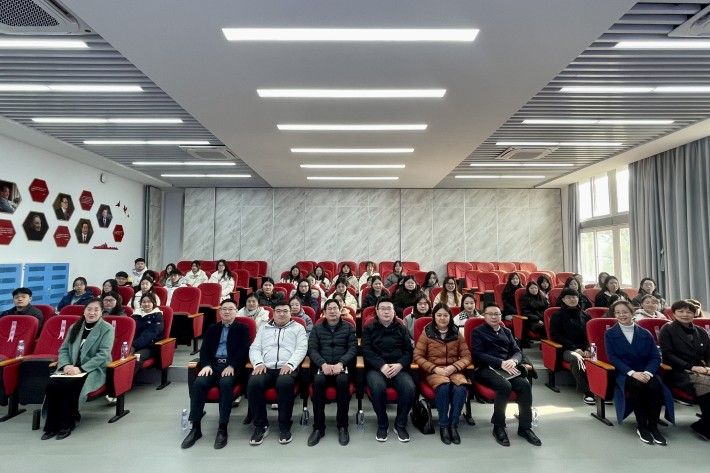 师生见面会现场_副本.jpg