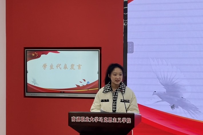 学生代表杨迪_副本.jpg
