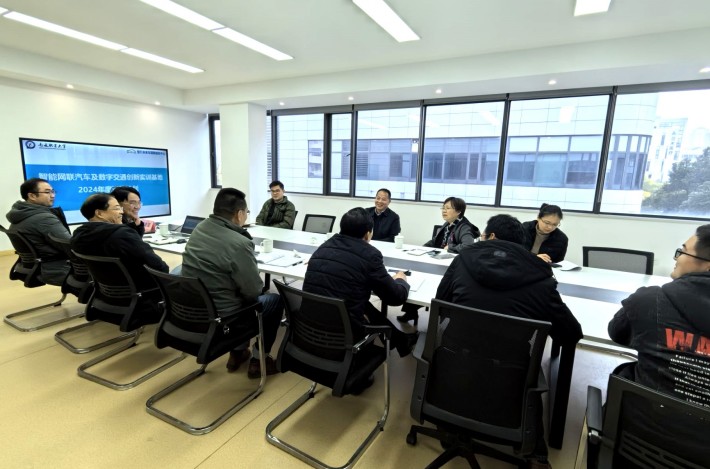 座谈会照片_副本.jpg
