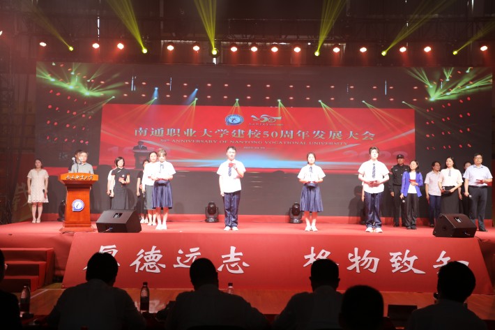 12师生节目 以梦为马_副本.jpg