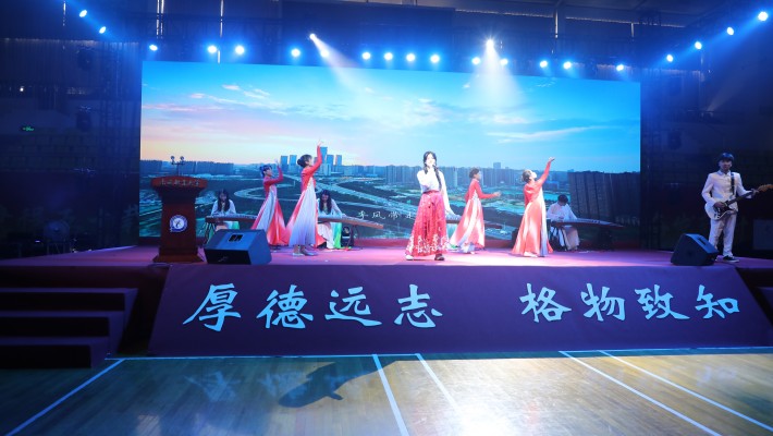8.学生节目：歌曲光亮_副本.jpg