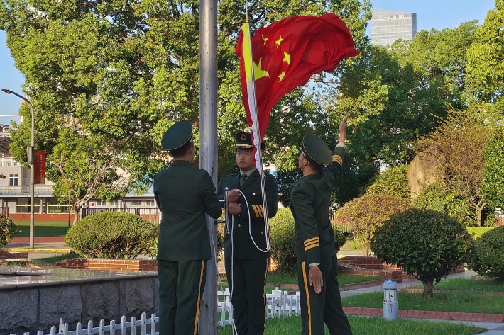 升旗仪式_副本.jpg