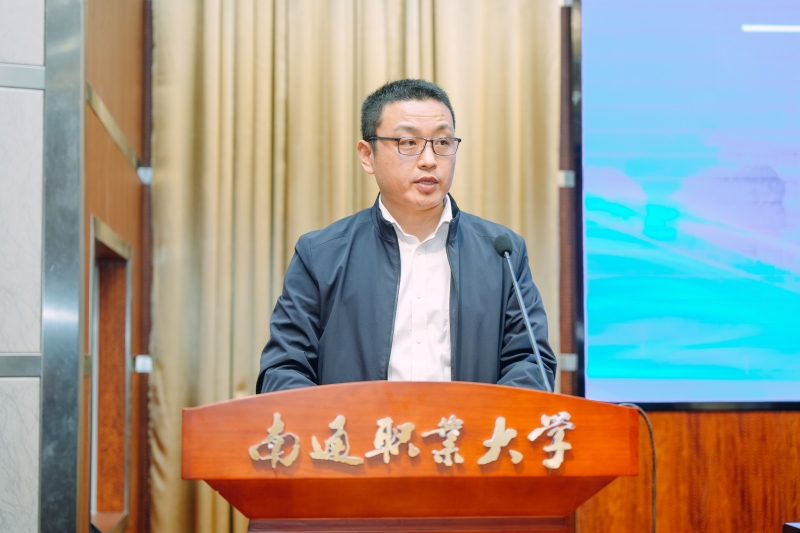 4 大赛裁判长万其明副教授宣读比赛注意事项 .jpg