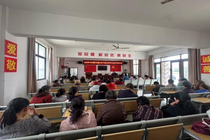 5月10日，授课老师在如皋市城北街道讲授收纳整理专题讲座_副本.jpg