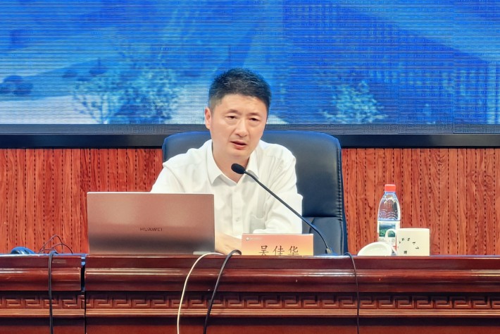 吴佳华作专题讲座_副本.jpg
