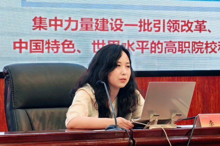 李博作专题讲座_副本.jpg