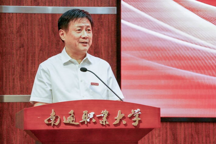 羌书记特写_副本.jpg