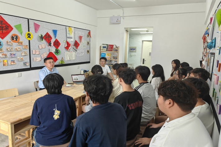 汽车与交通工程学院、马克思主义学院创新开展“双师同堂”思政课：历史铸魂与入党启蒙深度融合