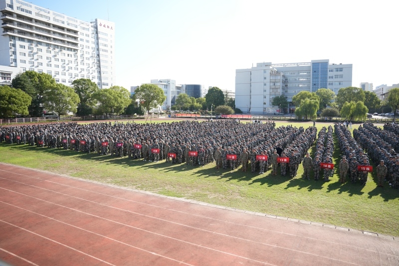 学生全景.jpg