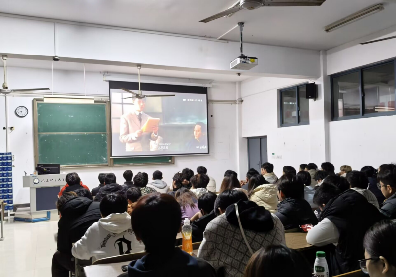 观影忆峥嵘｜海门学院邀青年学子共赴“一二·九”红色之约