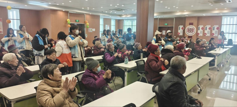 元旦佳节暖意浓 青丝银发共融情 ——数字财贸学院志愿者赴阳光养老院开展元旦主题活动