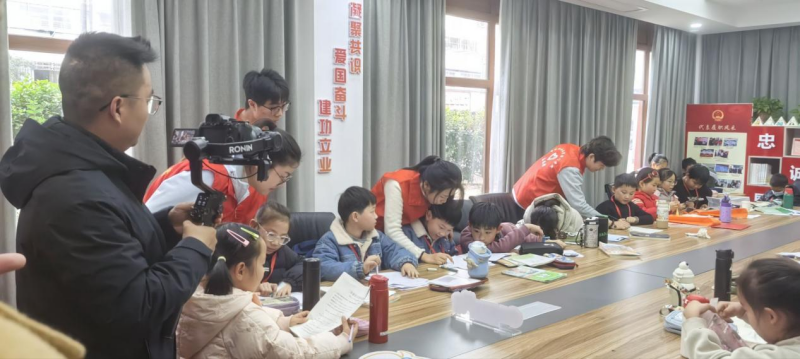 温情暖冬，志愿同行——南通职业大学海门校区学子投身“成长驿站”志愿服务