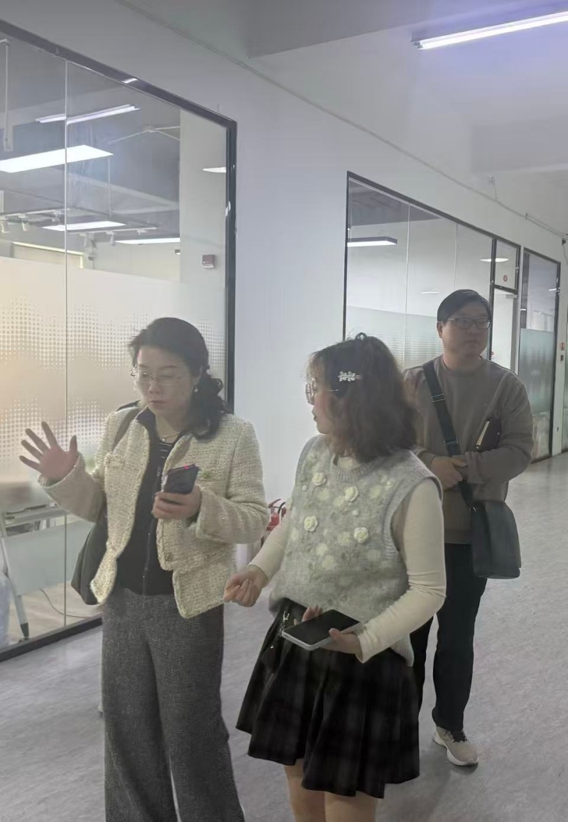 精准对接企业需求 深化校企协同育人                        ——数字财贸学院走访南通慧道纺织有限公司