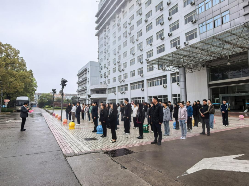 数字创意学院举行“贯彻总体国家安全观，筑牢青春防线的时代责任”主题升旗仪式