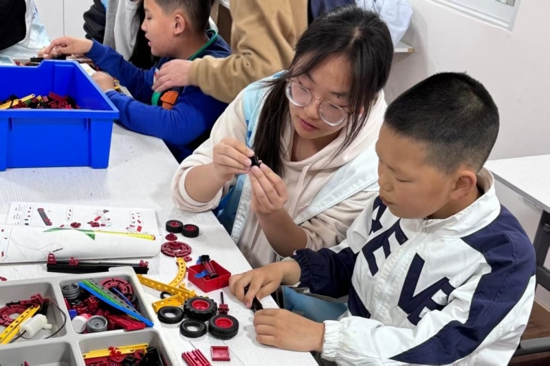 智造赋能成长 技能服务社会——智能制造学院“慧鱼”机器人走进助残公益服务中心