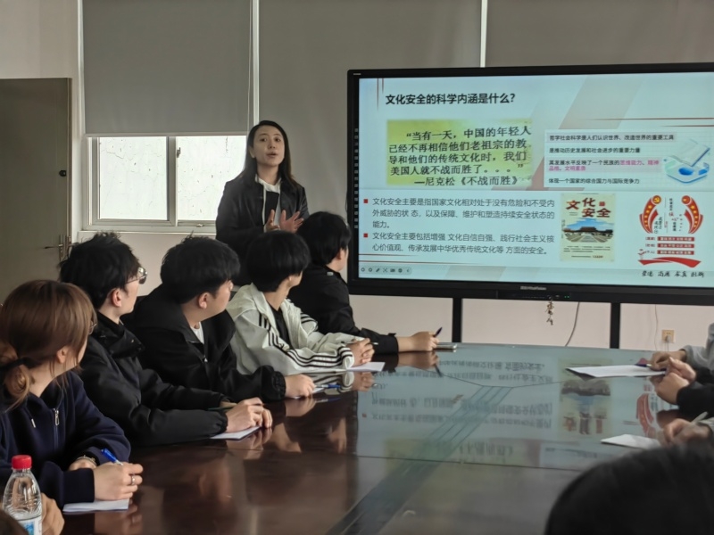 当“理论课堂”遇上“场景找茬” ——汽车与交通工程学院联合马克思主义学院举办“双师同堂”国家安全专题思政课