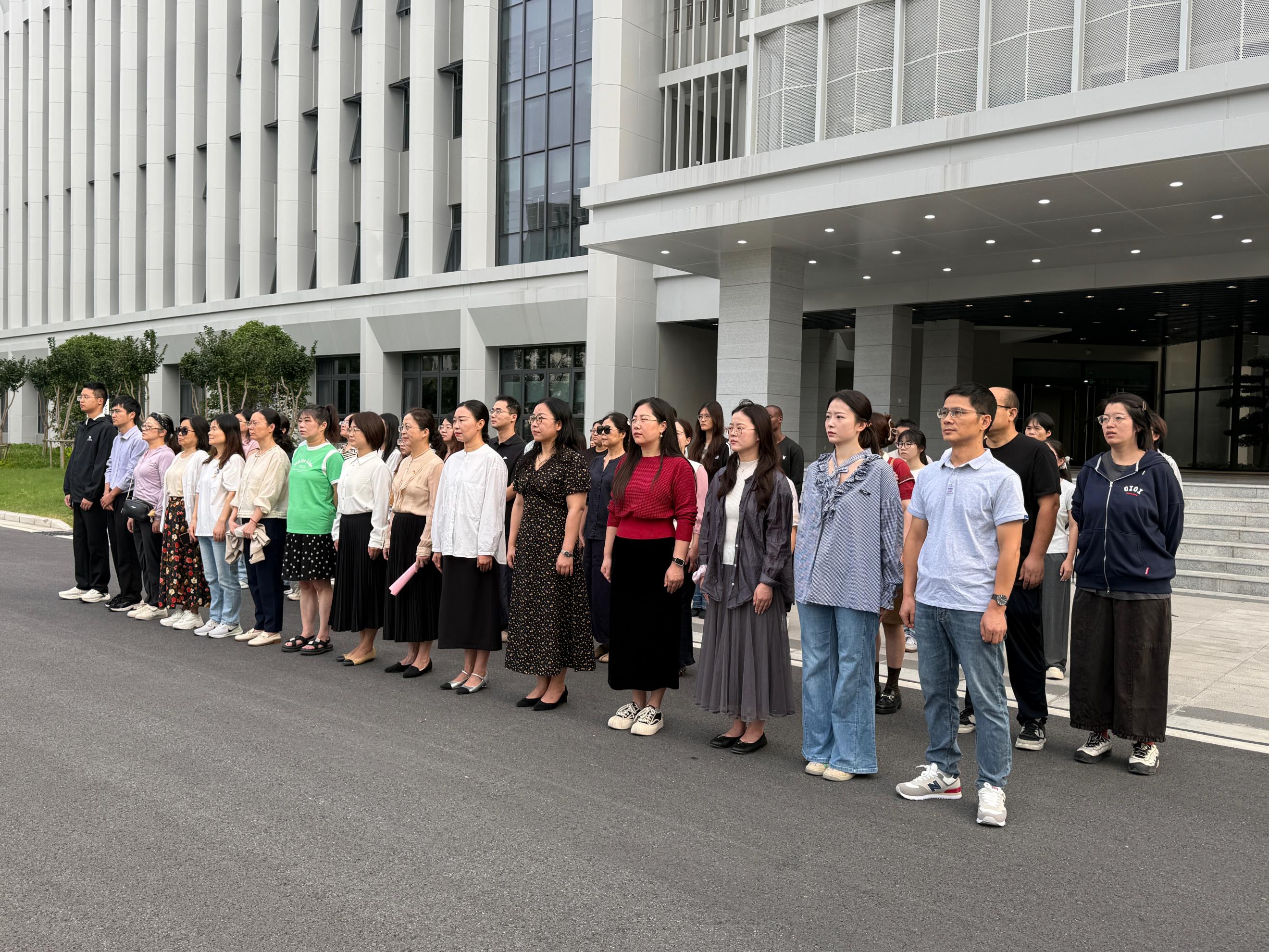 国际合作教育学院举行“厚植家国情怀 共赴文明之约”主题升旗仪式